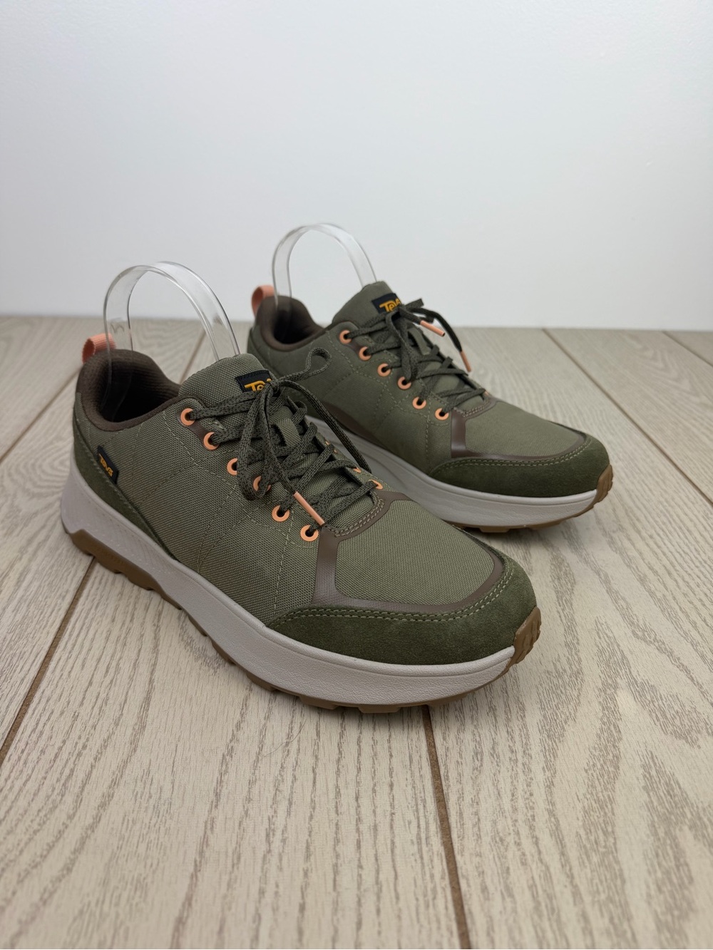 Teva Women's Ellwood Slip-Resistant Hiking Sneakers US11 Burnt Olive $100